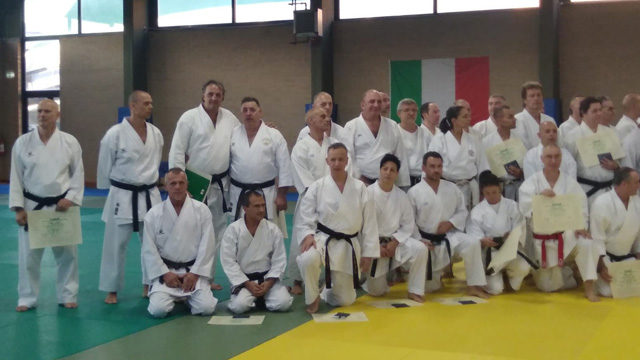 varietà larghe uk sporco dettagliare Karate, il maestro Carletti ottiene la cintura bianco rossa: è il ... varietà larghe uk sporco dettagliare Karate, il maestro Carletti ottiene la cintura bianco rossa: è il ...