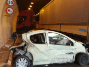 Galleria Avellola, scontro tra auto e camion: ferito 68enne